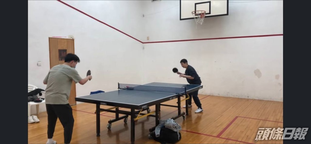 蘇施黃仲有活力同教練打波！